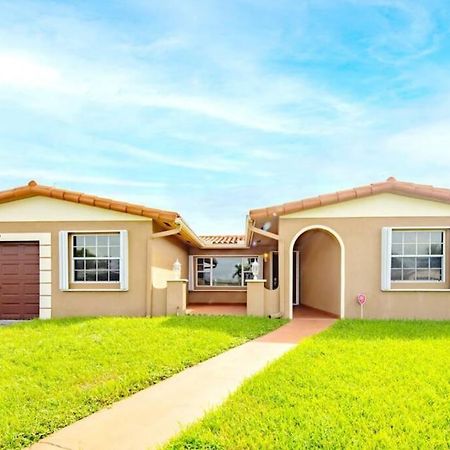 Stunning Lake-Front Villa With Pool & Spa Pembroke Pines Buitenkant foto
