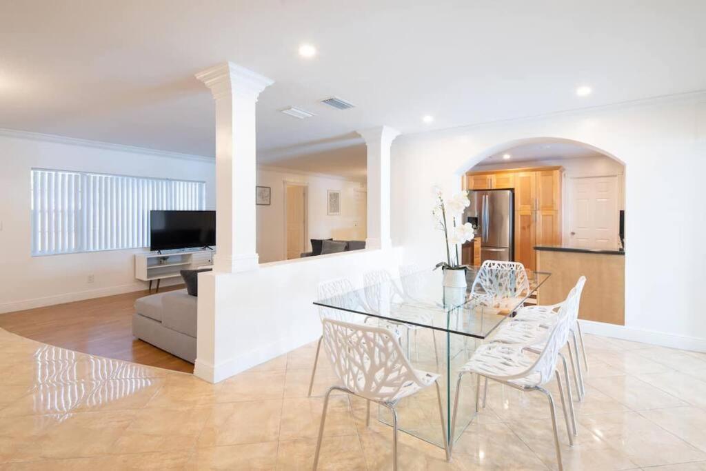 Stunning Lake-Front Villa With Pool & Spa Pembroke Pines Buitenkant foto
