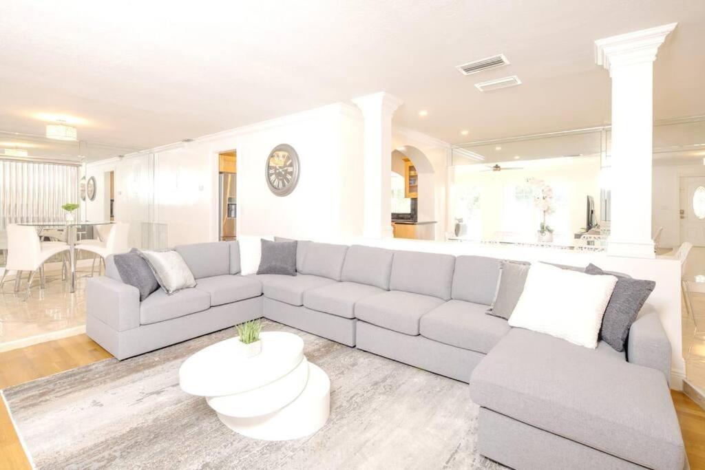 Stunning Lake-Front Villa With Pool & Spa Pembroke Pines Buitenkant foto