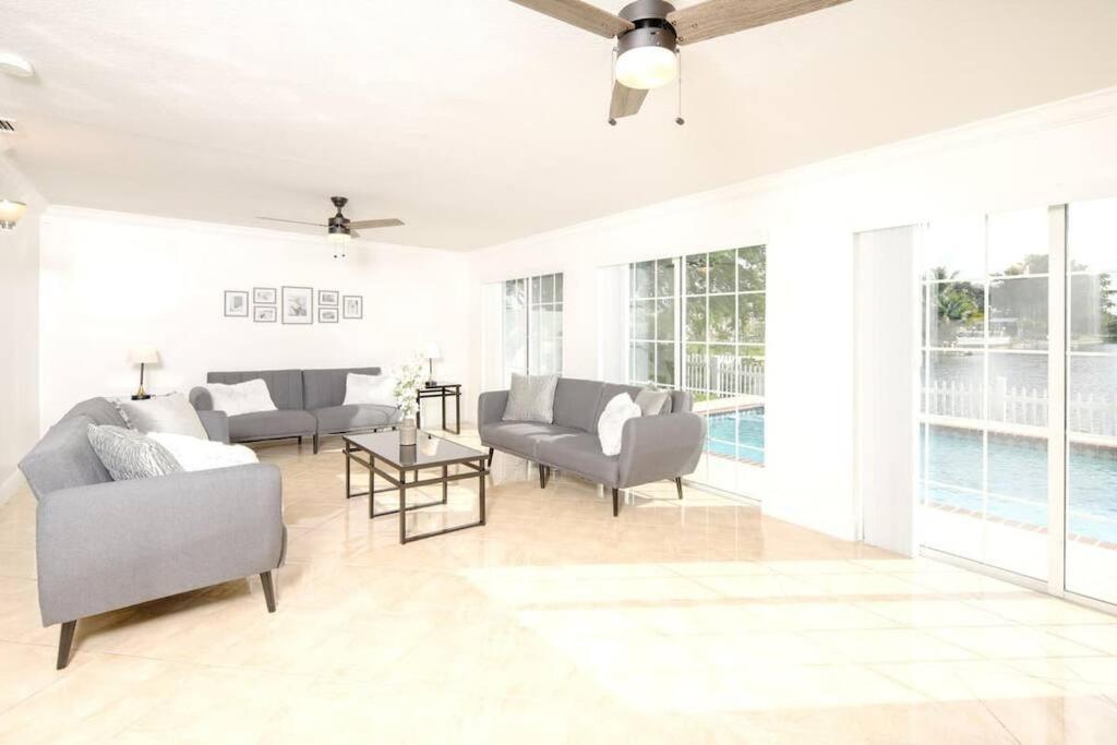 Stunning Lake-Front Villa With Pool & Spa Pembroke Pines Buitenkant foto