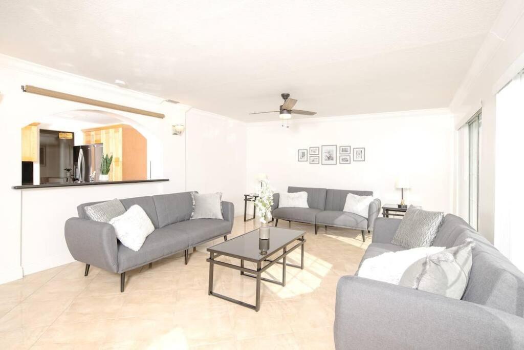Stunning Lake-Front Villa With Pool & Spa Pembroke Pines Buitenkant foto