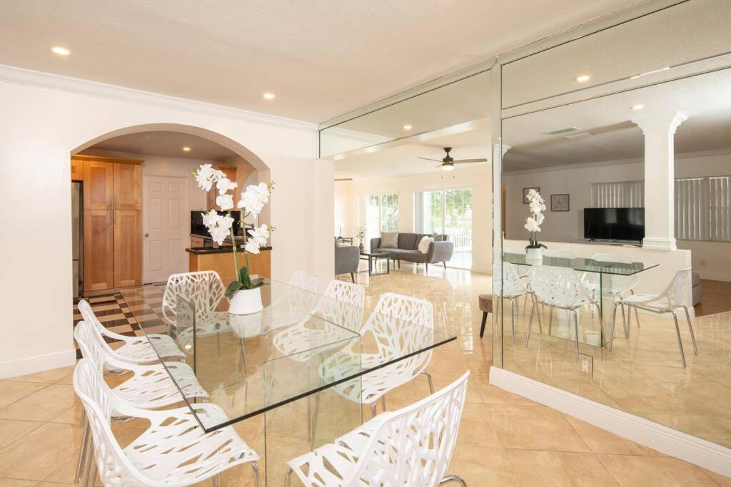 Stunning Lake-Front Villa With Pool & Spa Pembroke Pines Buitenkant foto
